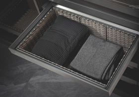 Картинка Duslar Выдвижная корзина PLAIT ULTRA из полиротанга, ширина 762-768 мм, коричневый/антрацит