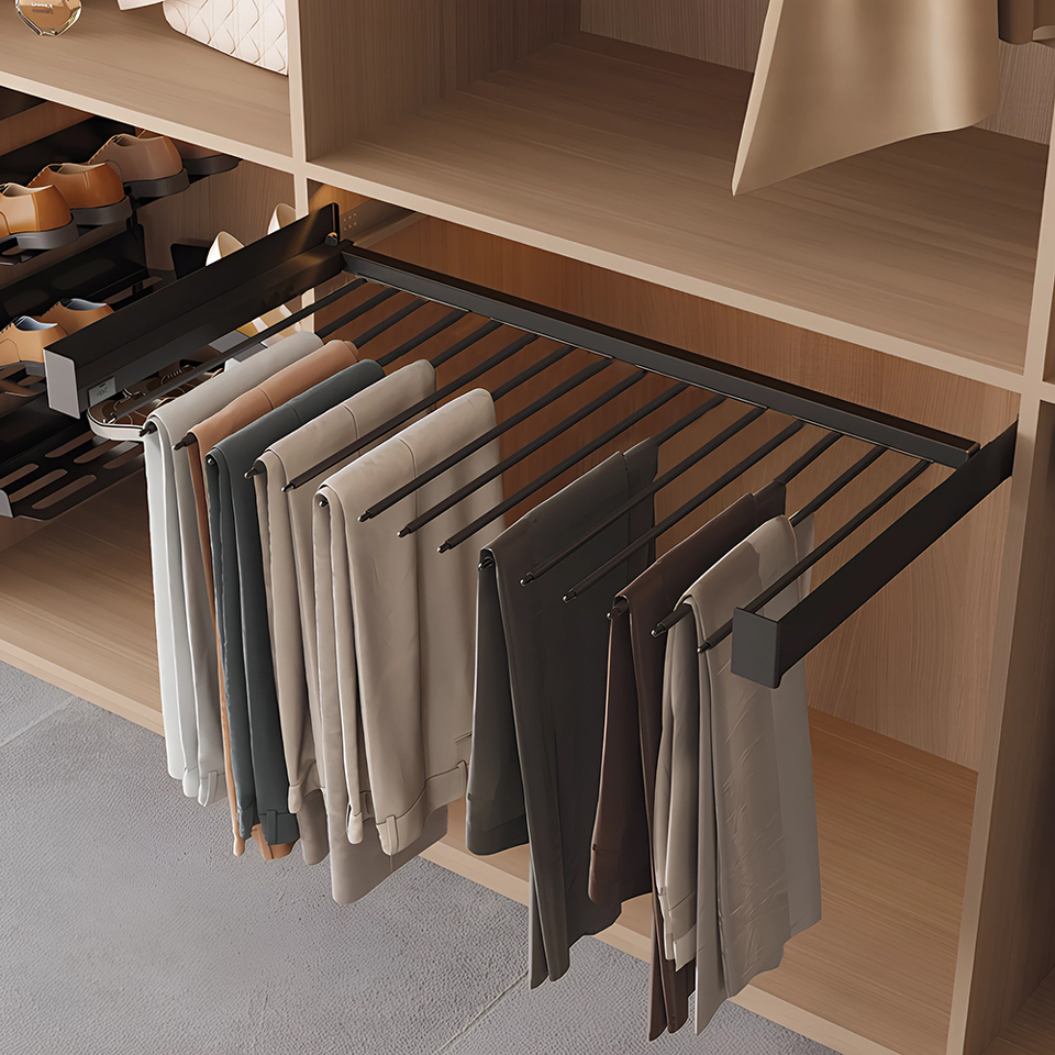 Фото MENAGE CONFORT Выдвижная телескопическая брючница SHIC, ширина 800-900 мм, антрацит